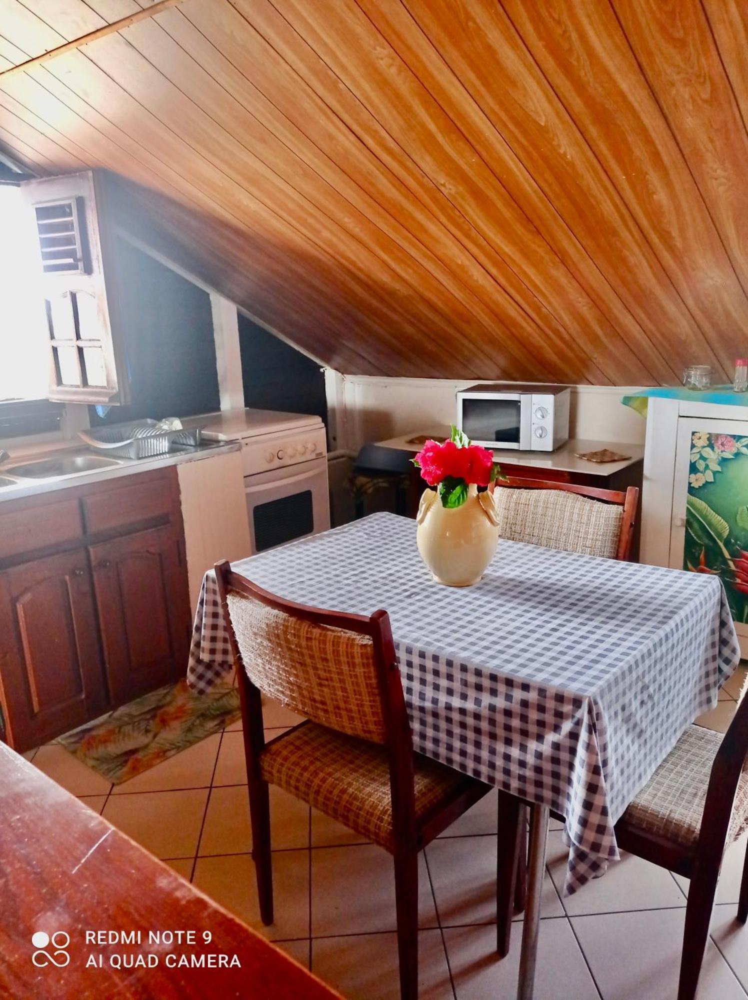 Villa Chez Ninette Pres Des Sources Chaudes Bouillante Exterior foto