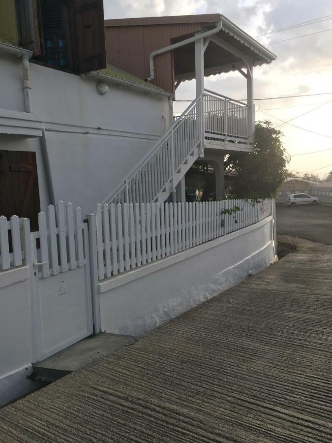 Villa Chez Ninette Pres Des Sources Chaudes Bouillante Exterior foto